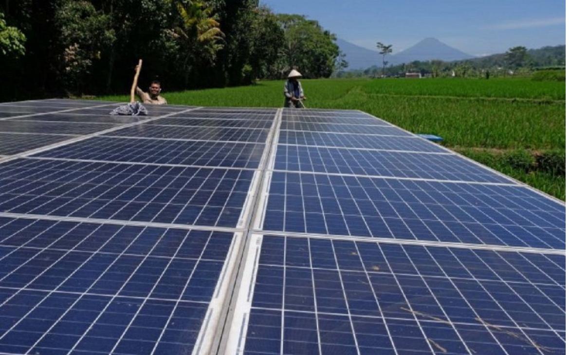 Target PLTS 100 GW: Ambisi Transisi Energi Indonesia Terganjal Regulasi dan Kesiapan Infrastruktur?